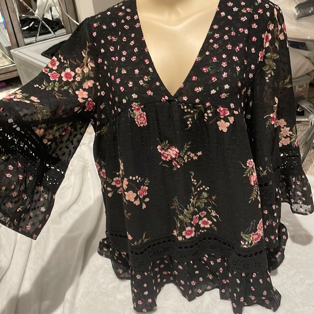 ANTHROPOLOGIE MAEVE V NECK BLACK FLORAL RUFFLE TOP  MEDIUM  SHEER HOLES